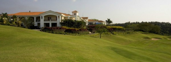 Clubhouse-from-Langer-Hole-18-Fairway.jpg